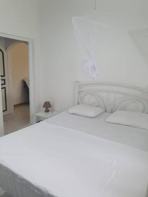Le Sable Bleu - Evasion Tropicale A Sainte-Anne - Plage 5Min - Piscine - Parking - Logement Climatise - Vue Sur Les Palmiers - Parfait Pour Sejours En Famille Ou Entre Amis Eksteriør bilde