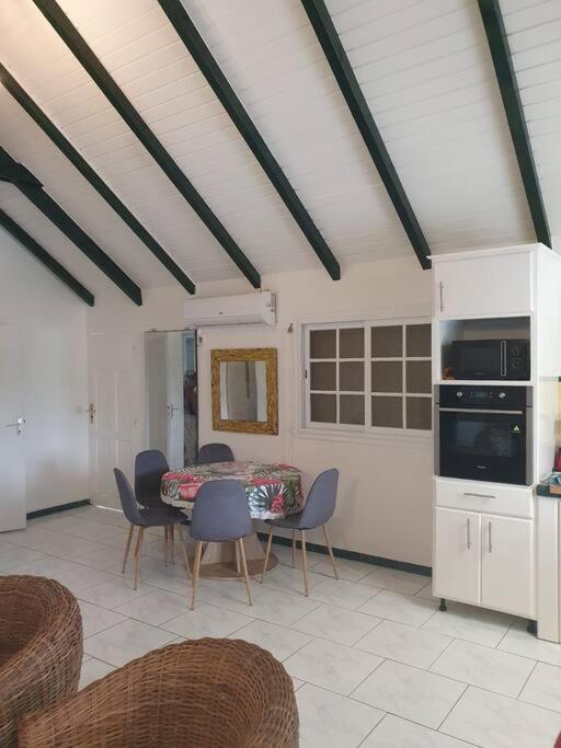 Le Sable Bleu - Evasion Tropicale A Sainte-Anne - Plage 5Min - Piscine - Parking - Logement Climatise - Vue Sur Les Palmiers - Parfait Pour Sejours En Famille Ou Entre Amis Eksteriør bilde