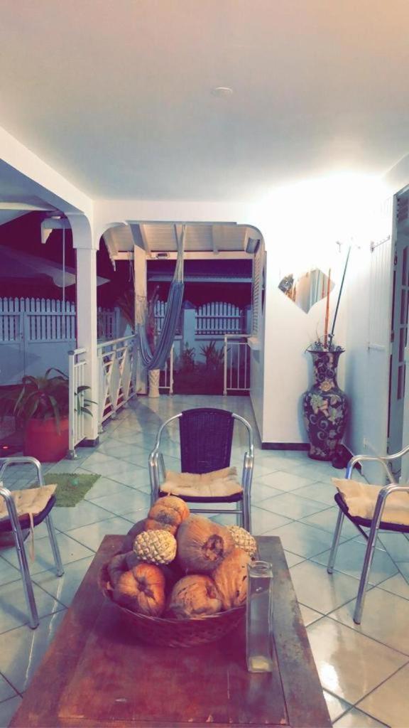 Le Sable Bleu - Evasion Tropicale A Sainte-Anne - Plage 5Min - Piscine - Parking - Logement Climatise - Vue Sur Les Palmiers - Parfait Pour Sejours En Famille Ou Entre Amis Eksteriør bilde