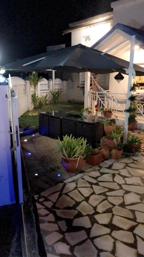 Le Sable Bleu - Evasion Tropicale A Sainte-Anne - Plage 5Min - Piscine - Parking - Logement Climatise - Vue Sur Les Palmiers - Parfait Pour Sejours En Famille Ou Entre Amis Eksteriør bilde